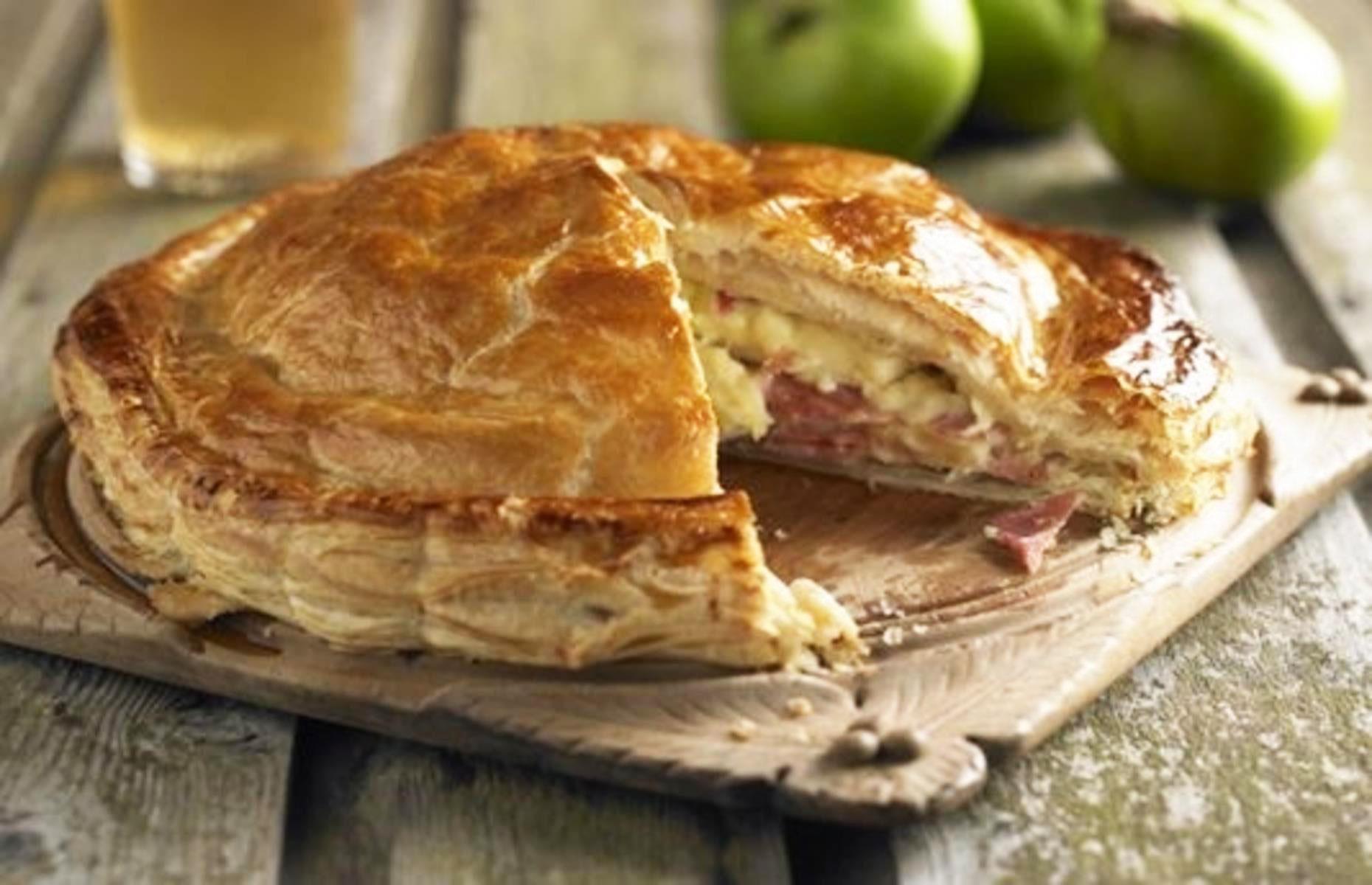 Ham and apple pie