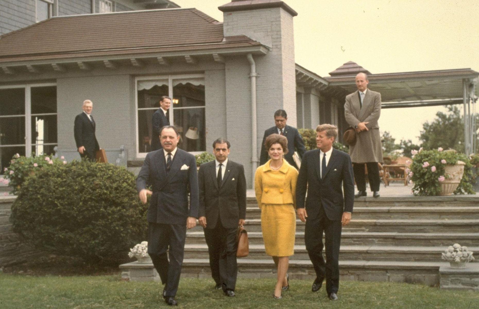  Entertaining dignitaries