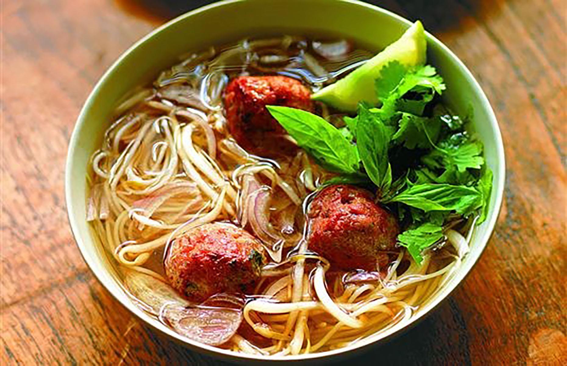 30. Vietnamese noodle soup with pork meatballs
