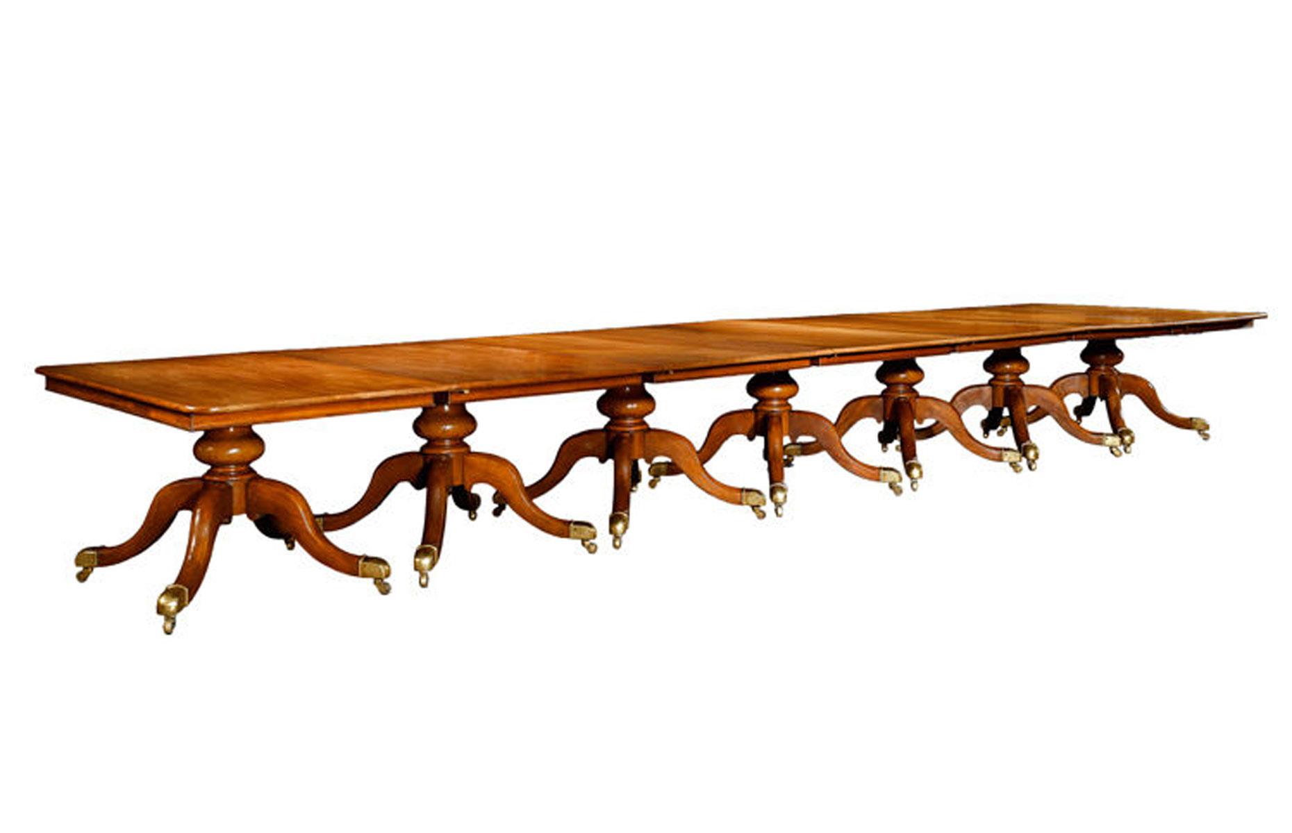 10. Mesa de comedor georgiana para 32: $275.000 (264.423 €)