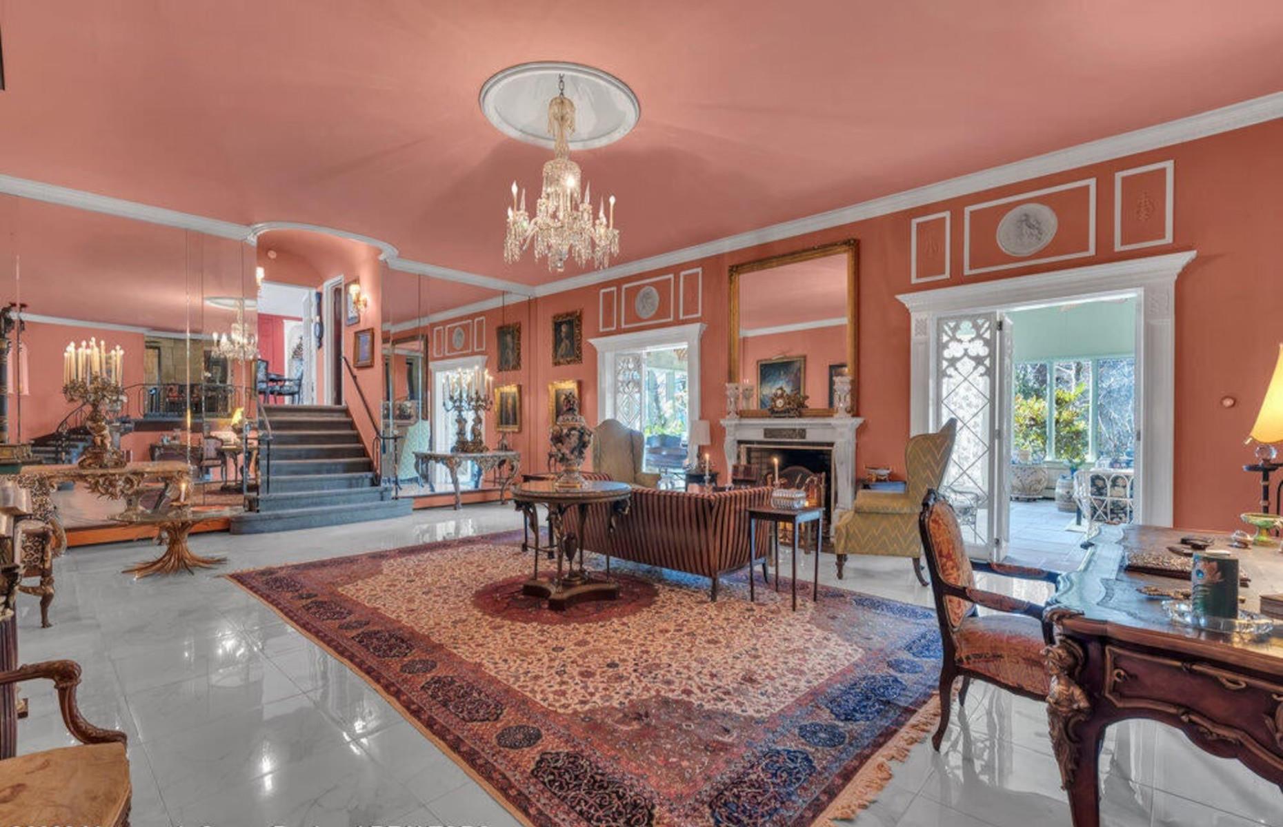 Elegant great room 