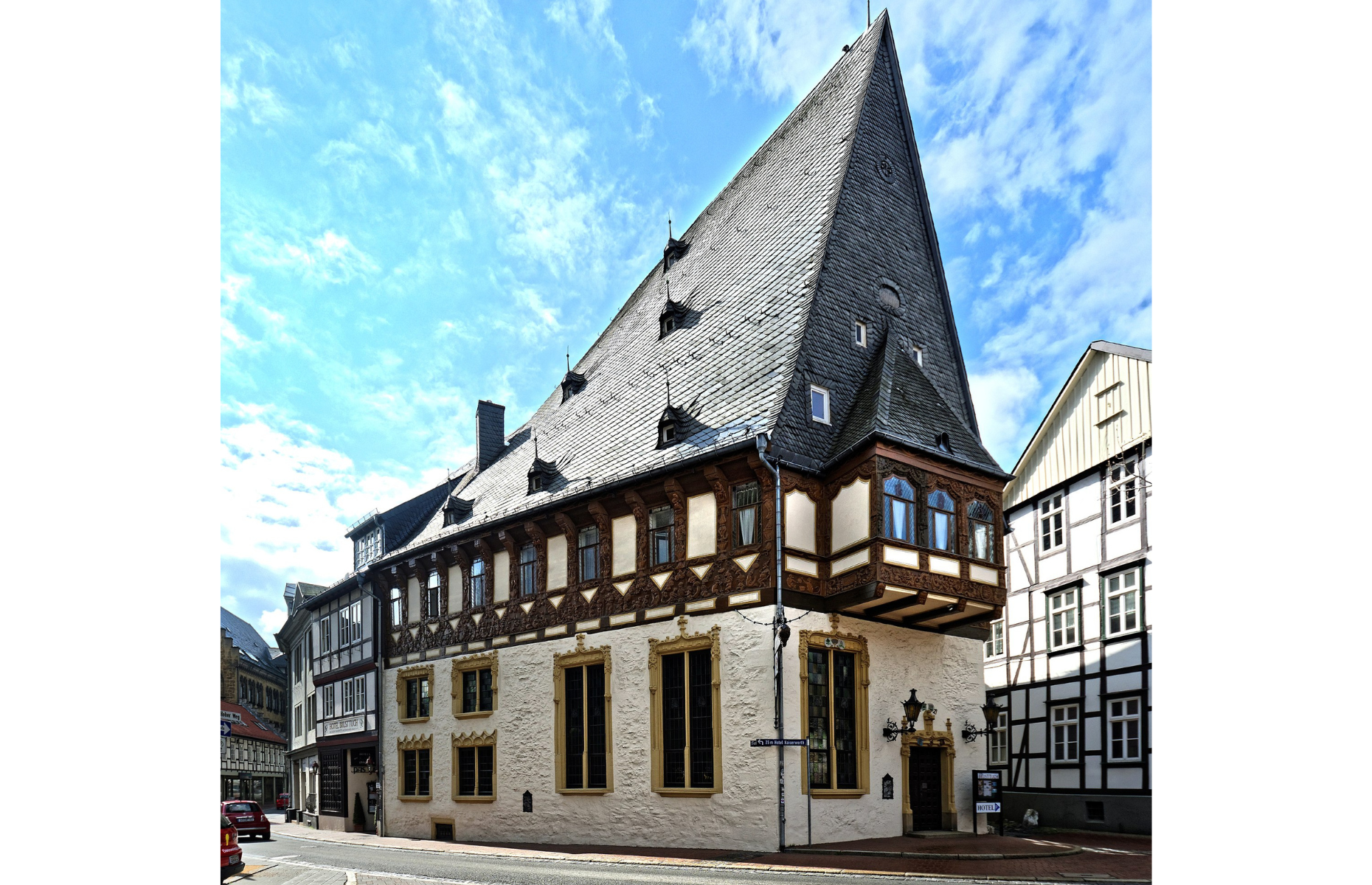 Fachwerkhaus mit frechen Schnitzereien, Goslar