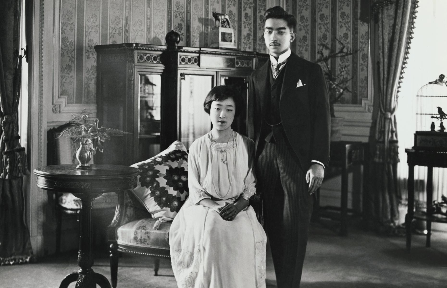 1925: El príncipe Hirohito y la princesa Nagako, Palacio Imperial, Tokio, Japón.