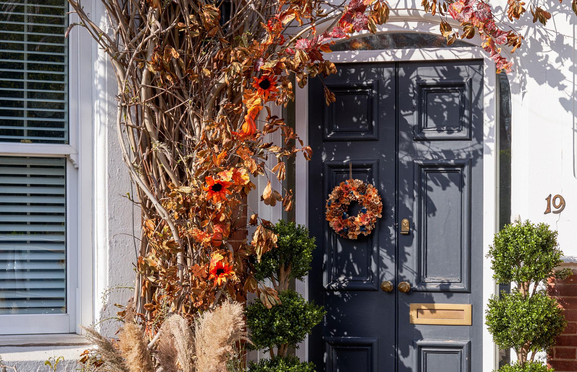 Wow with a floral arch