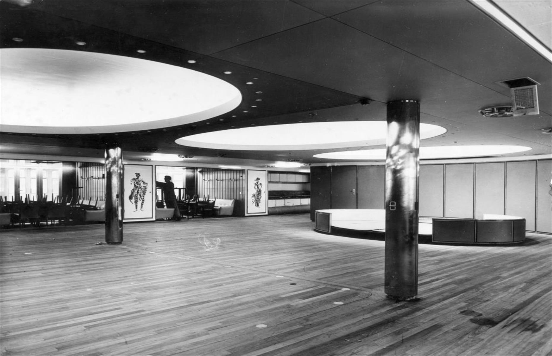 1960: SS Oriana's ballroom