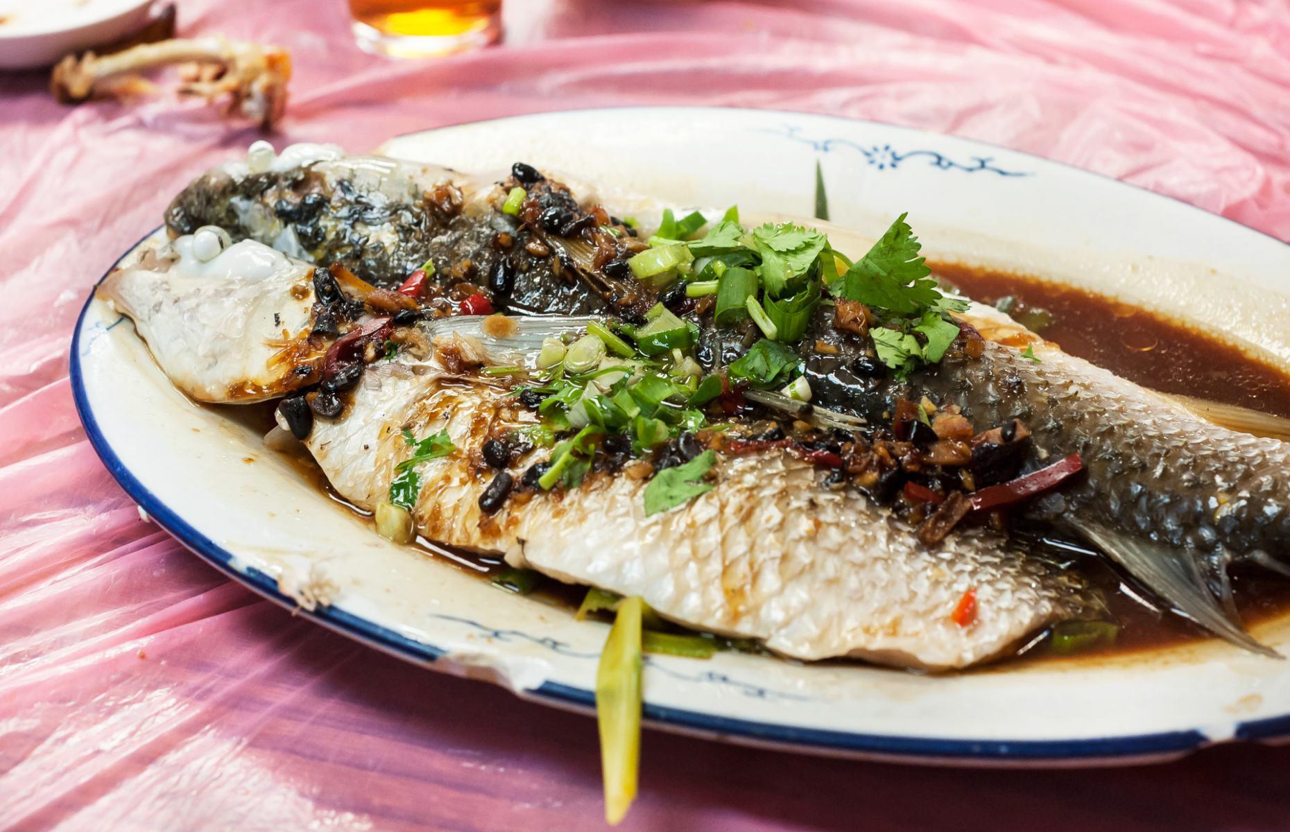 Auch den Fisch auf dem Teller umdrehen ist in China tabu