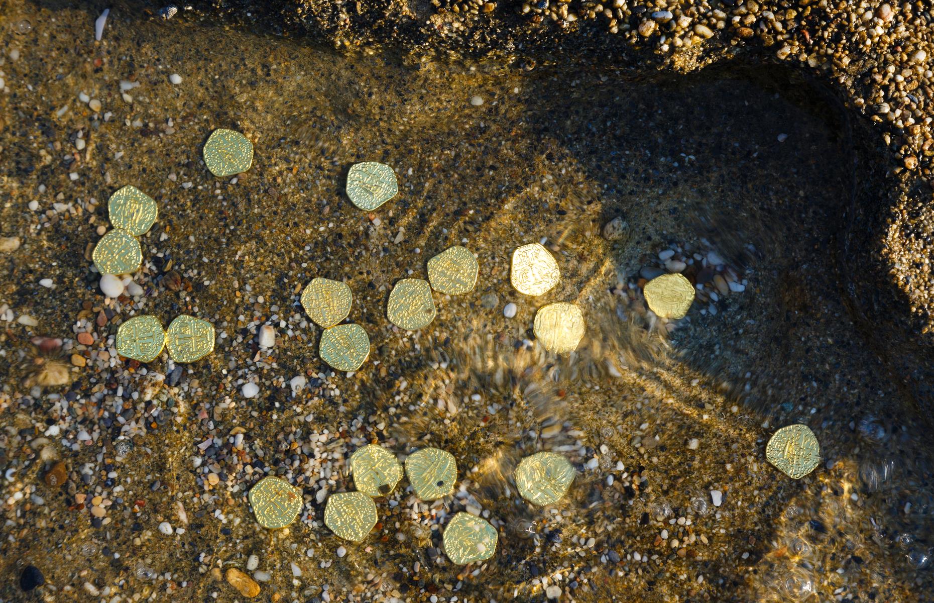 Hoard of gold found by scuba divers