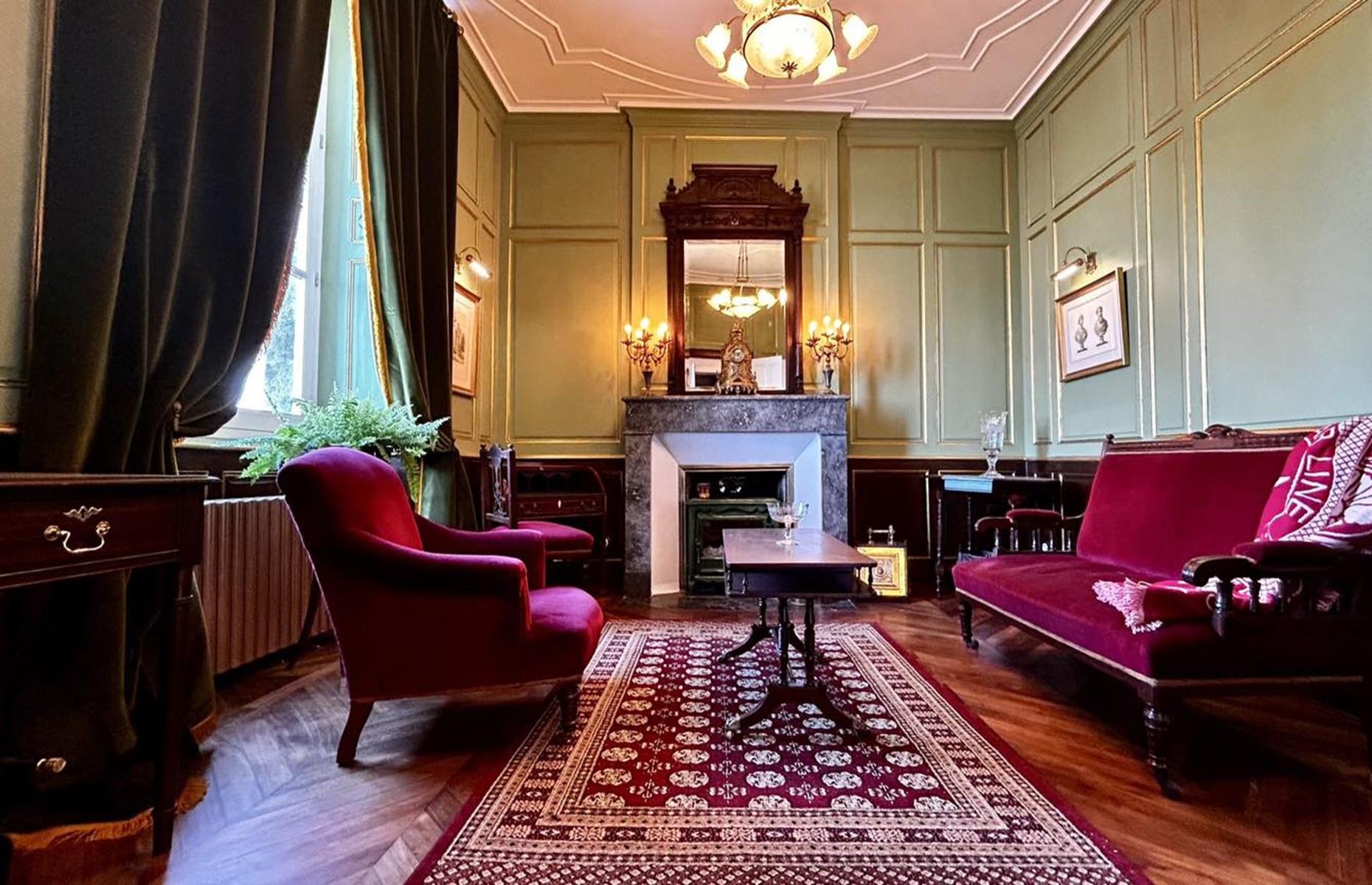 After: ocean liner-inspired 400 Suite salon