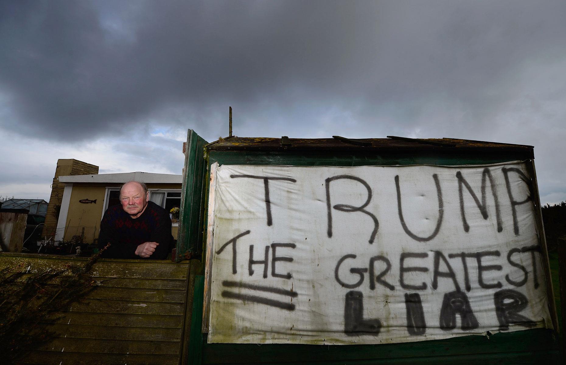 Michael Forbes contra Donald Trump