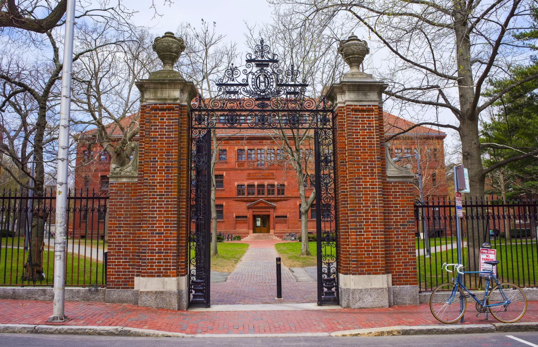 6) Harvard University, Massachusetts, US