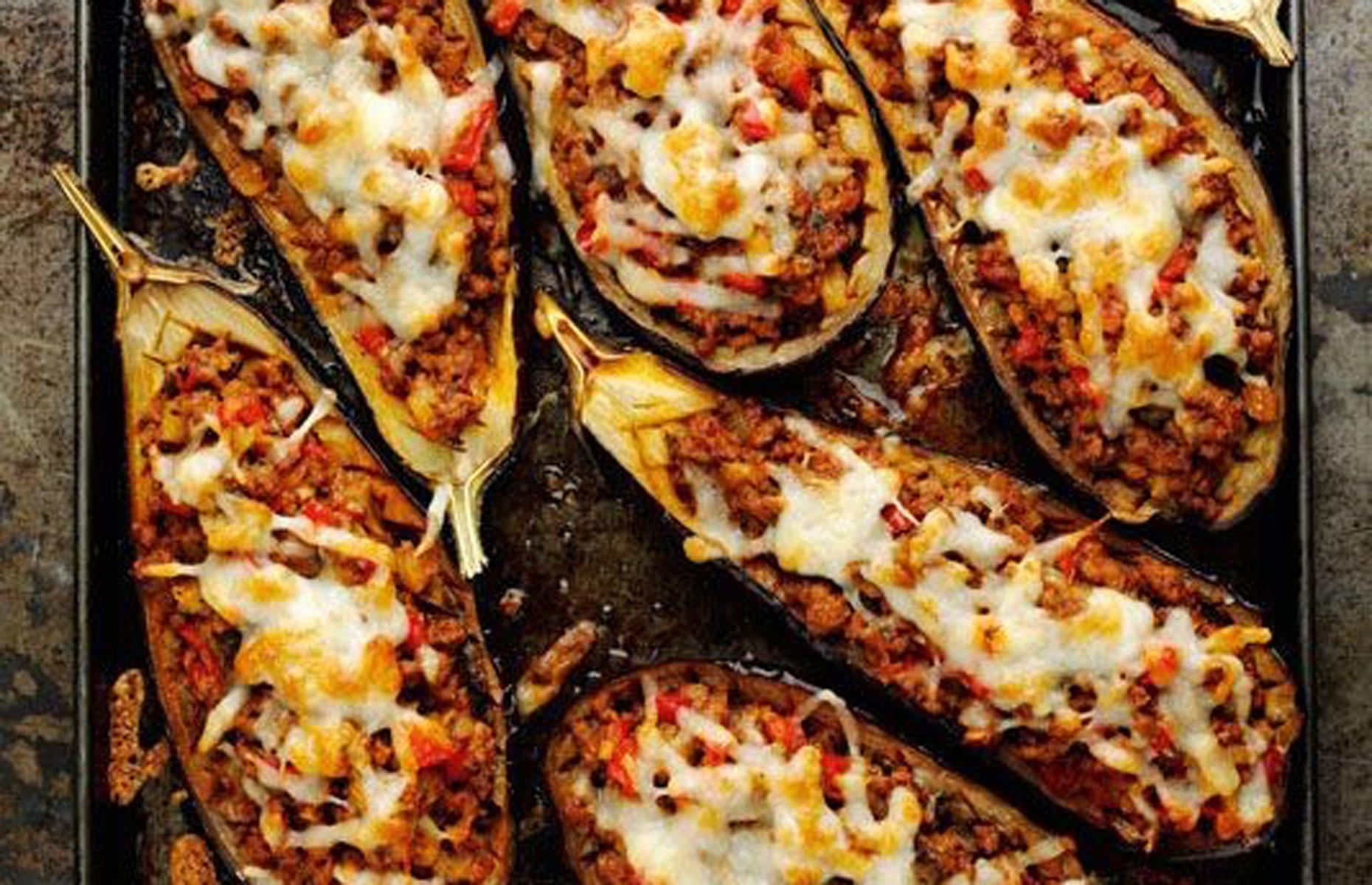 Minced lamb: stuffed aubergines with Manchego