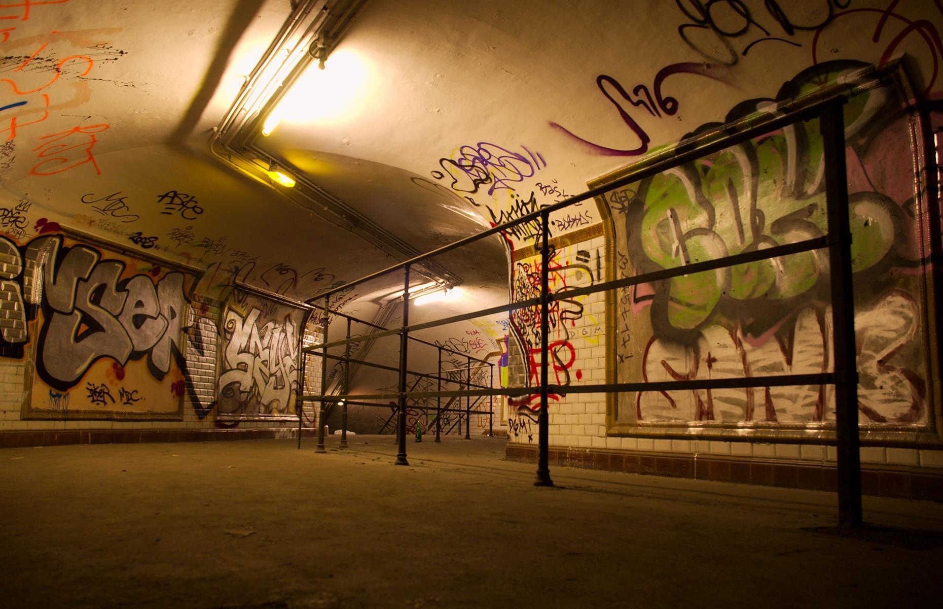 A ghost Métro station abandoned before the war, France
