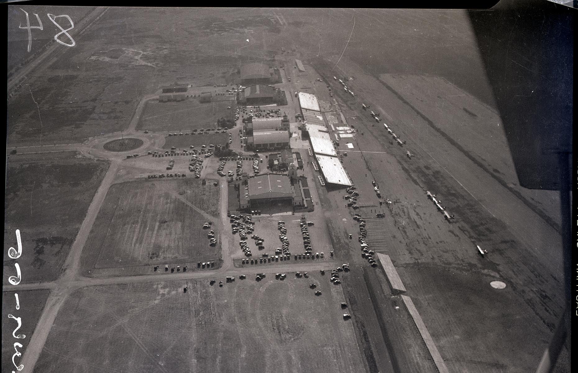 1933: Los Angeles Municipal Airport, Los Angeles, California