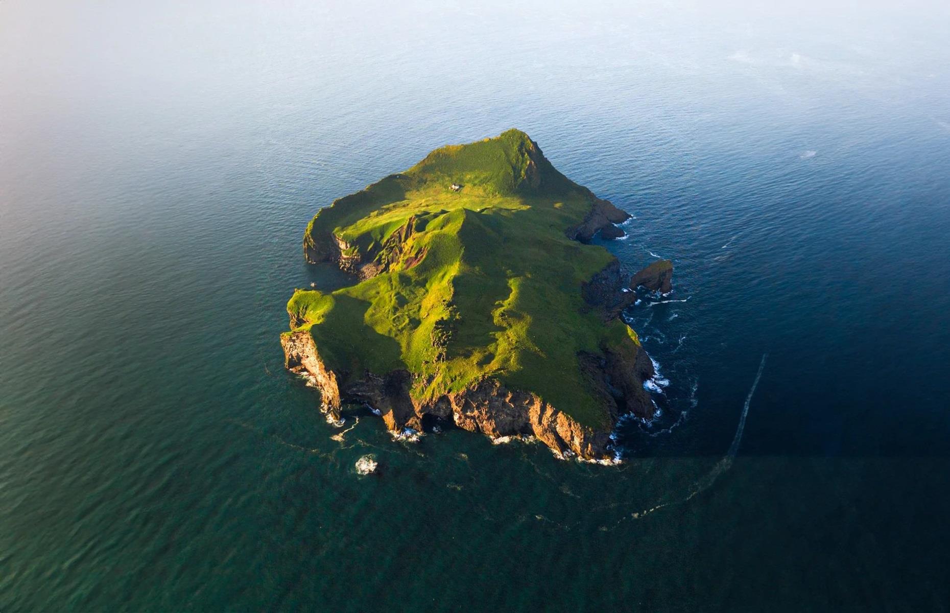 The white house, Elliðaey Island, Iceland