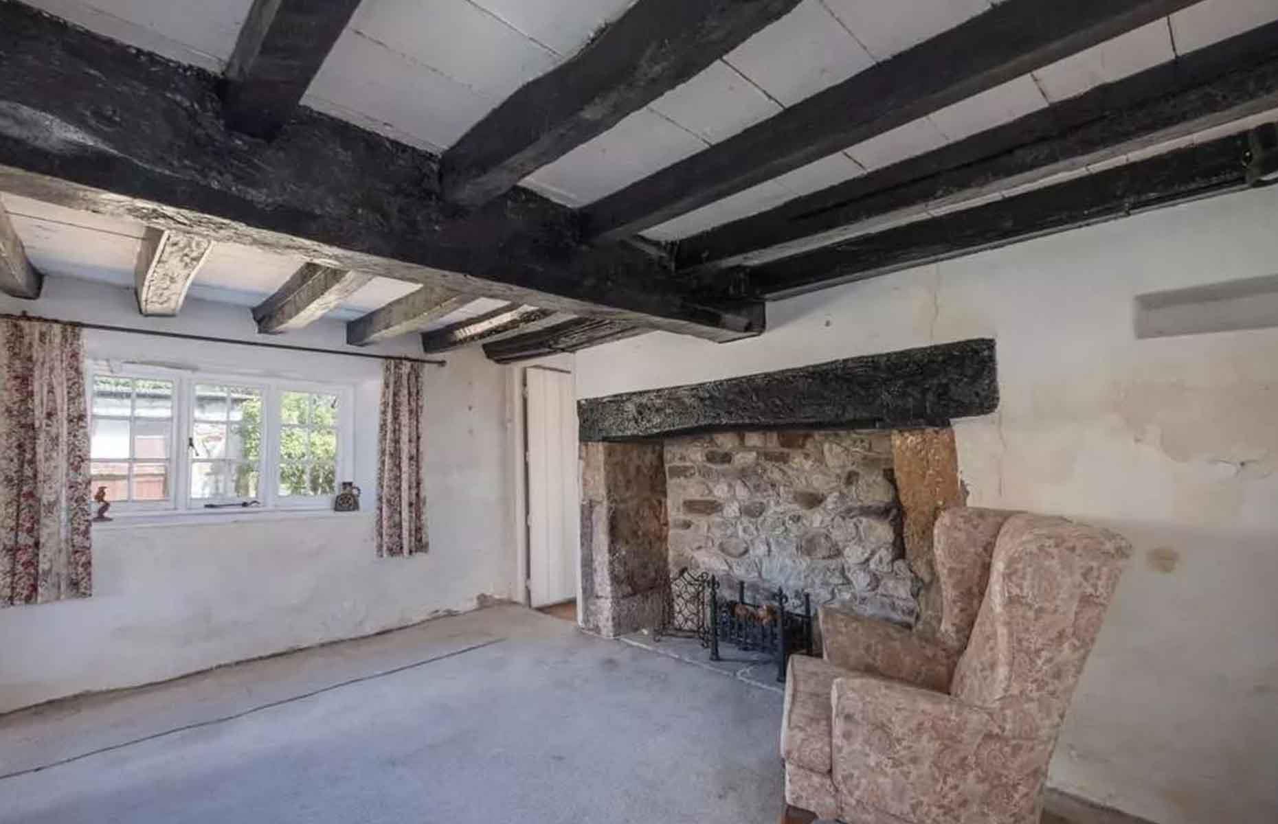 Historic agricultural cottage, Isle of Wight, UK: $485,000 (£350k)