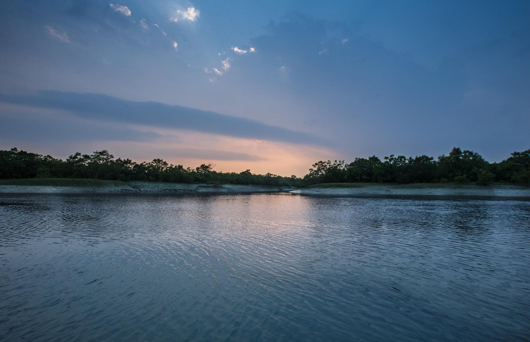 Bangladesh: 125,000 visitors per year