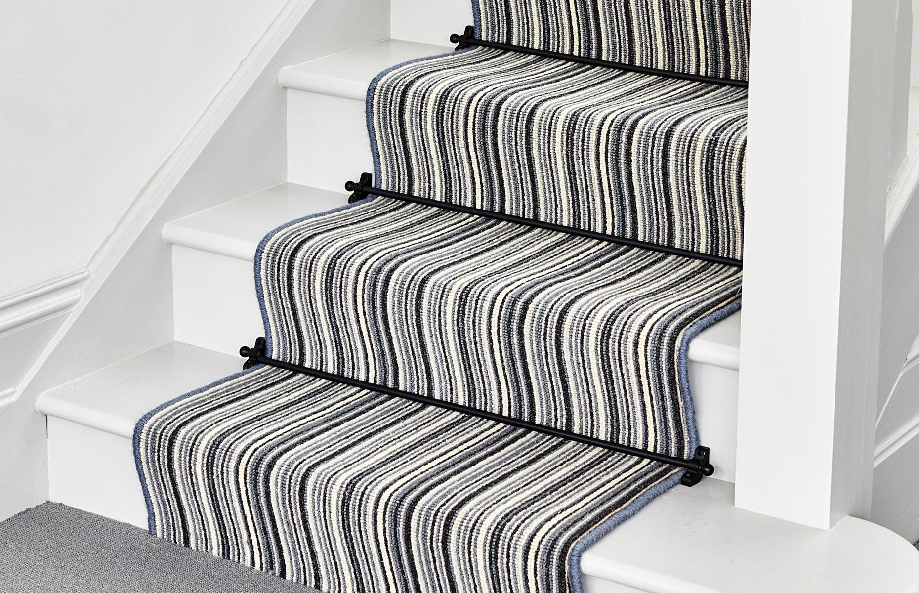 Staircase with carpet rods