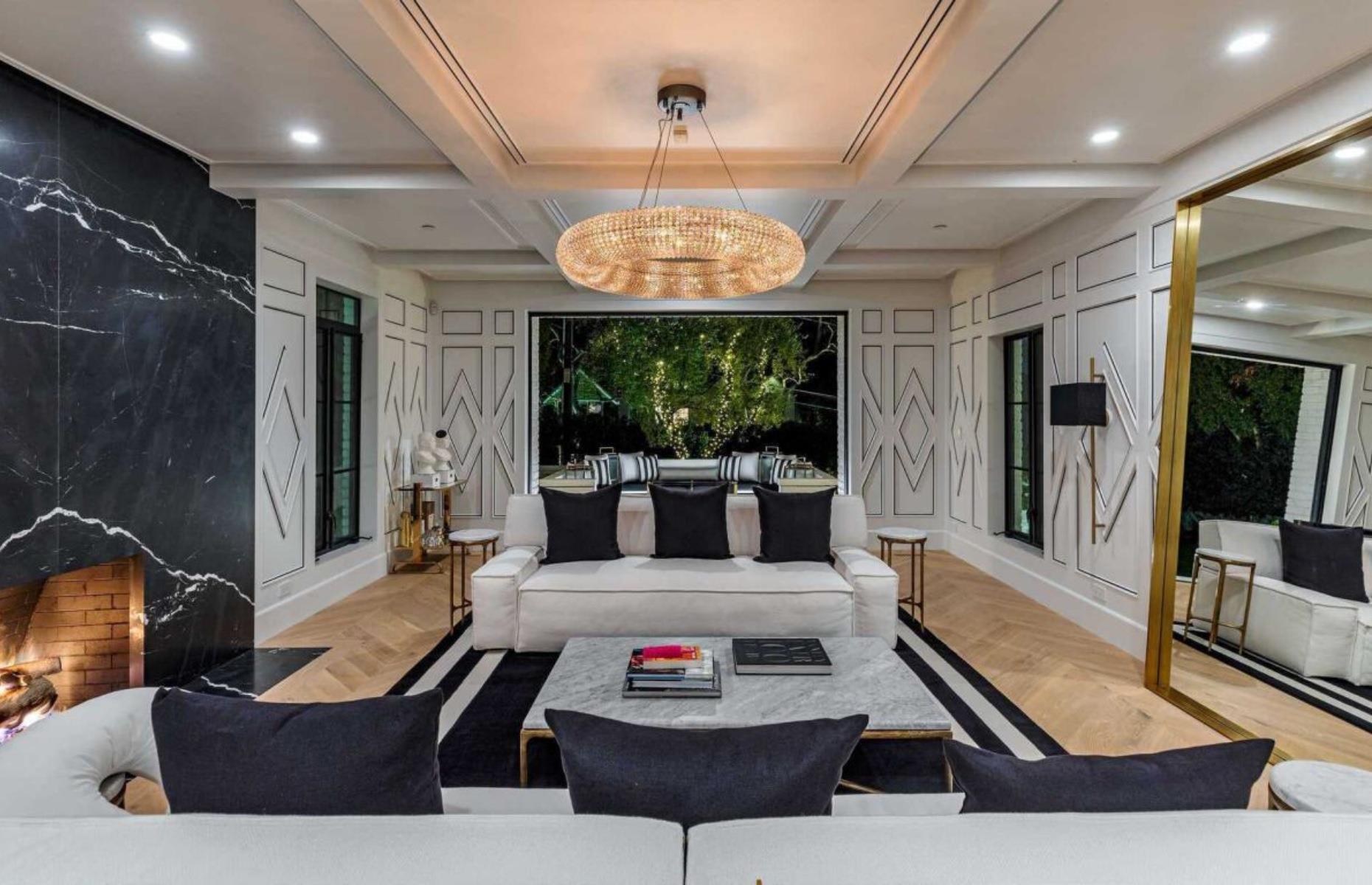 Rihanna’s Beverly Hills manor: $2,666 (£2.1k) per night 