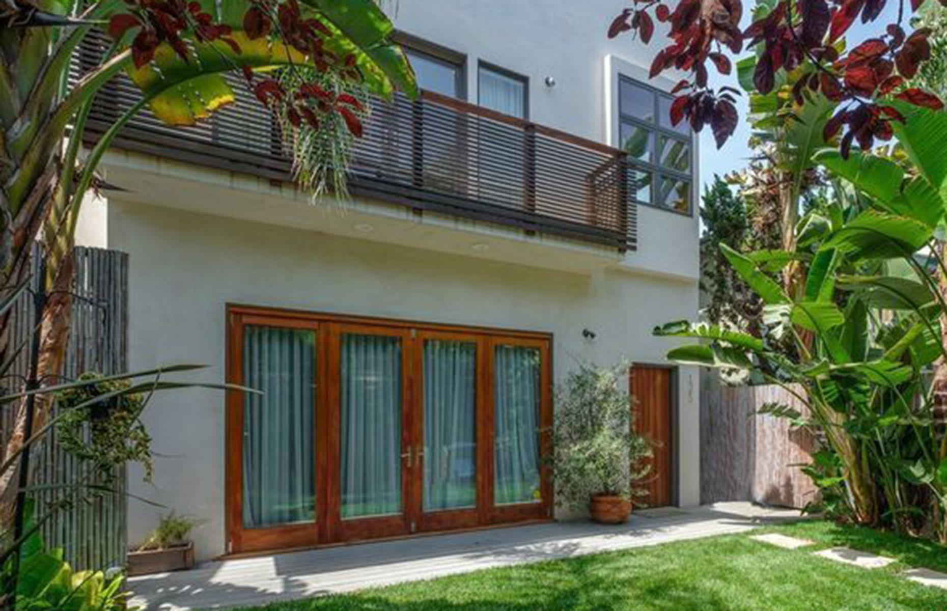 Cher's Venice Beach apartment 