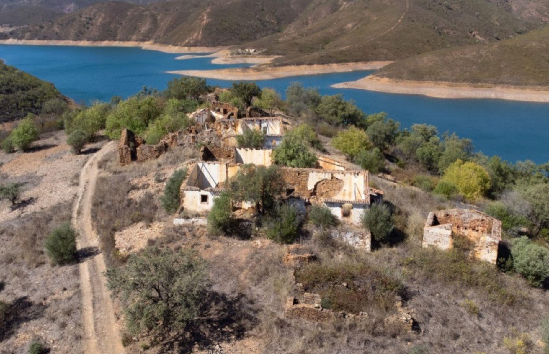 Funcho de Diante Village, Algarve, Portugal: £1.1 million ($1.4m)