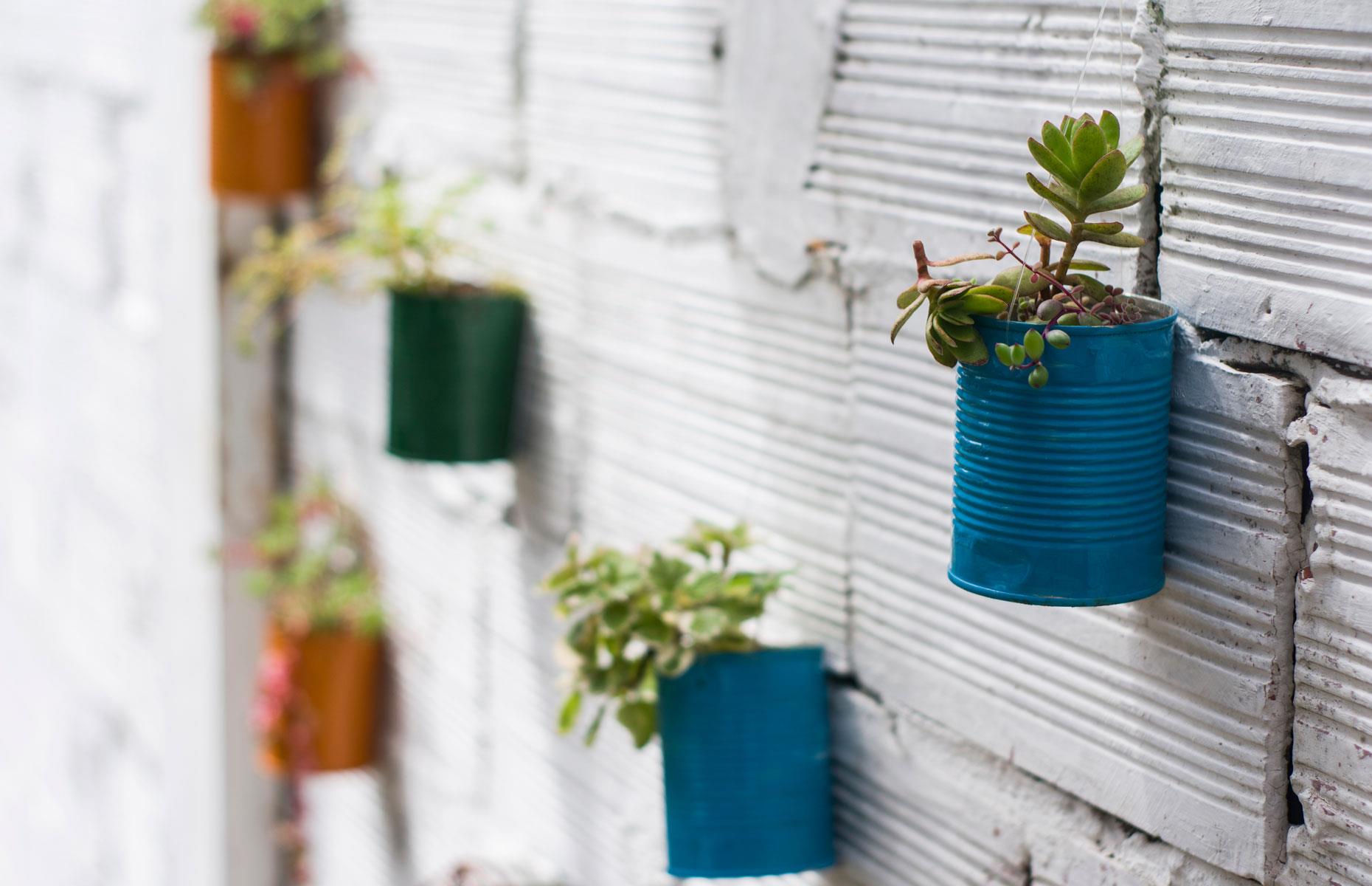 Spray tin cans