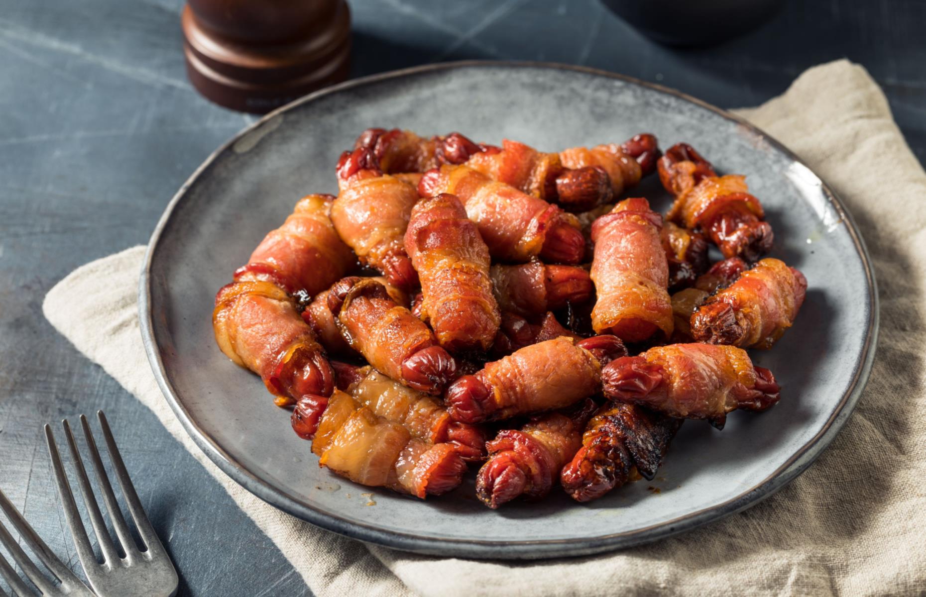 Christmas Eve: prepare pigs in blankets