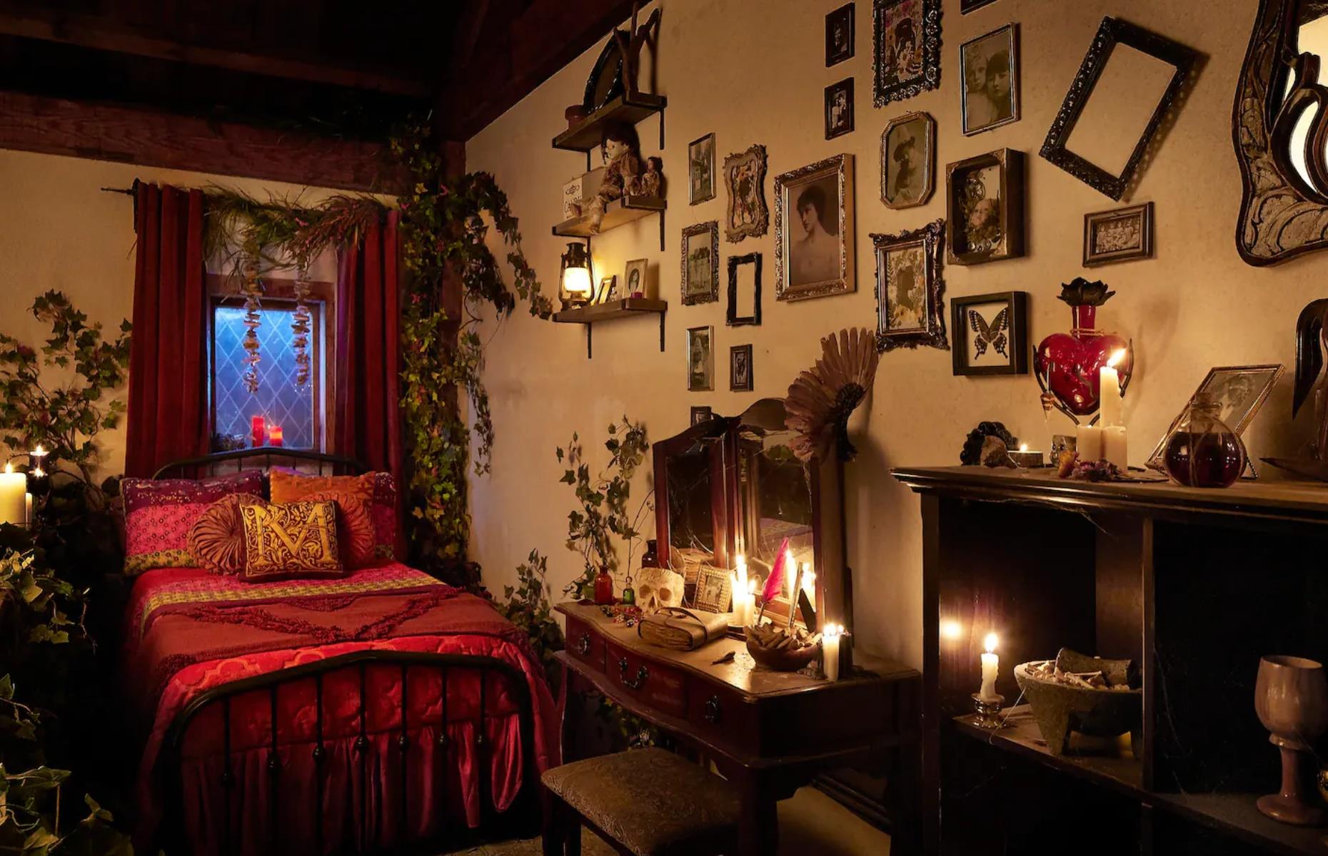The Hocus Pocus Salem Cottage, Massachusetts, USA 