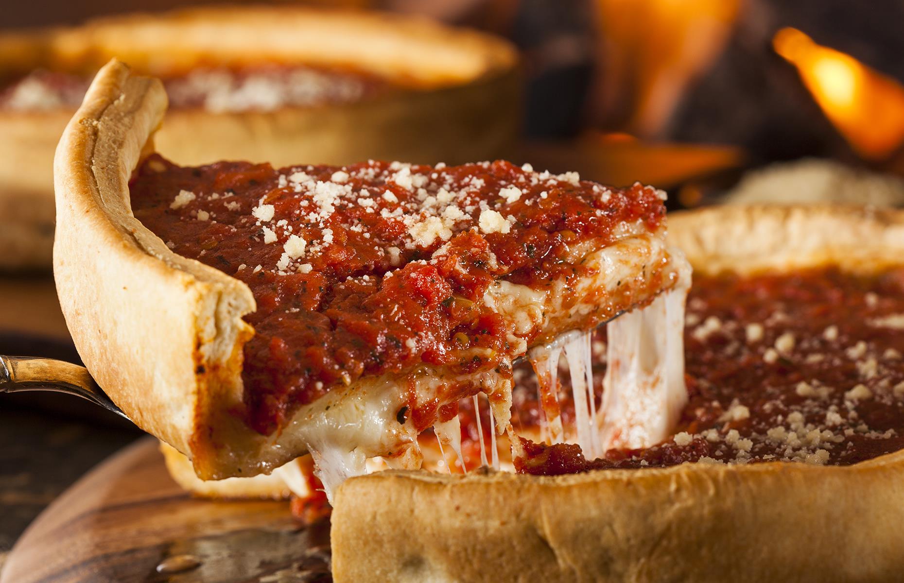 Illinois: dig into deep-dish pizza in Chicago
