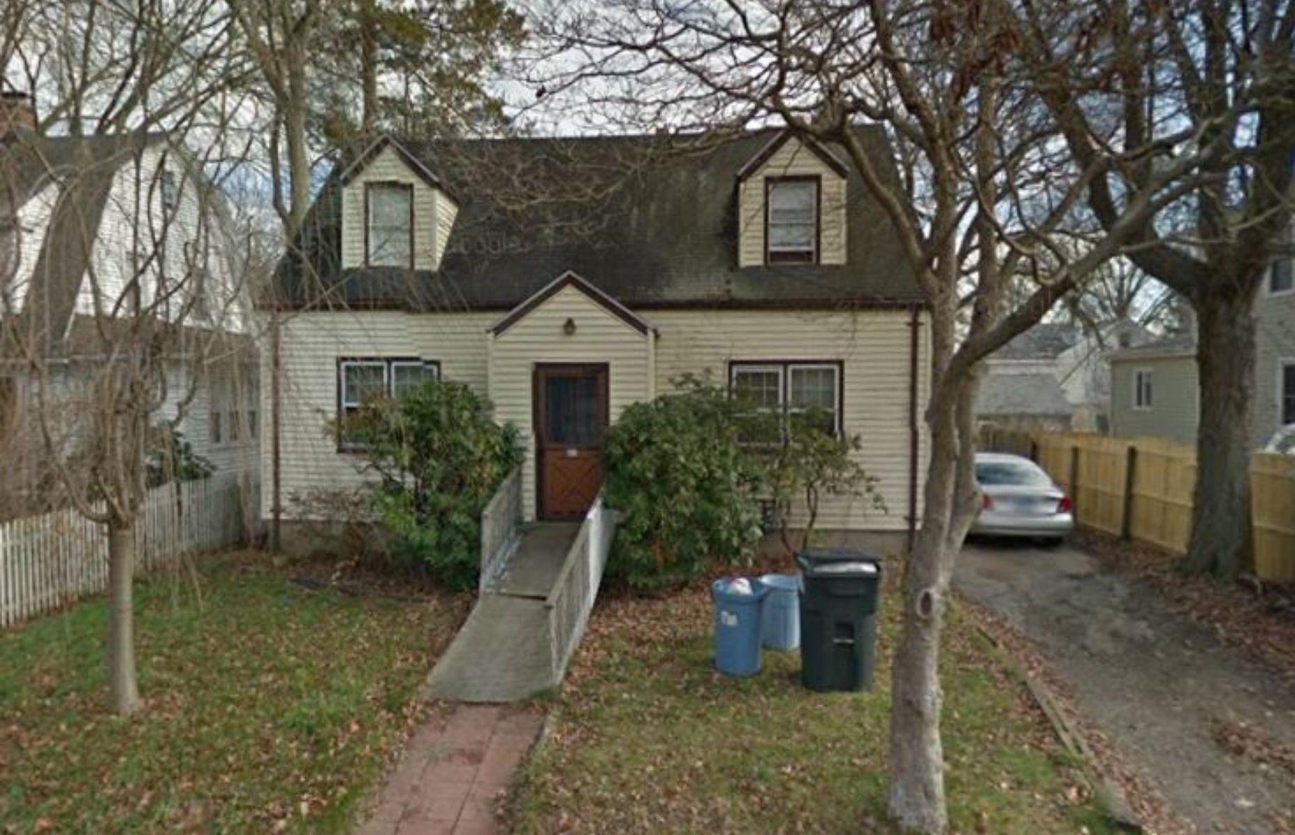 Cape Cod remodel, Connecticut, USA