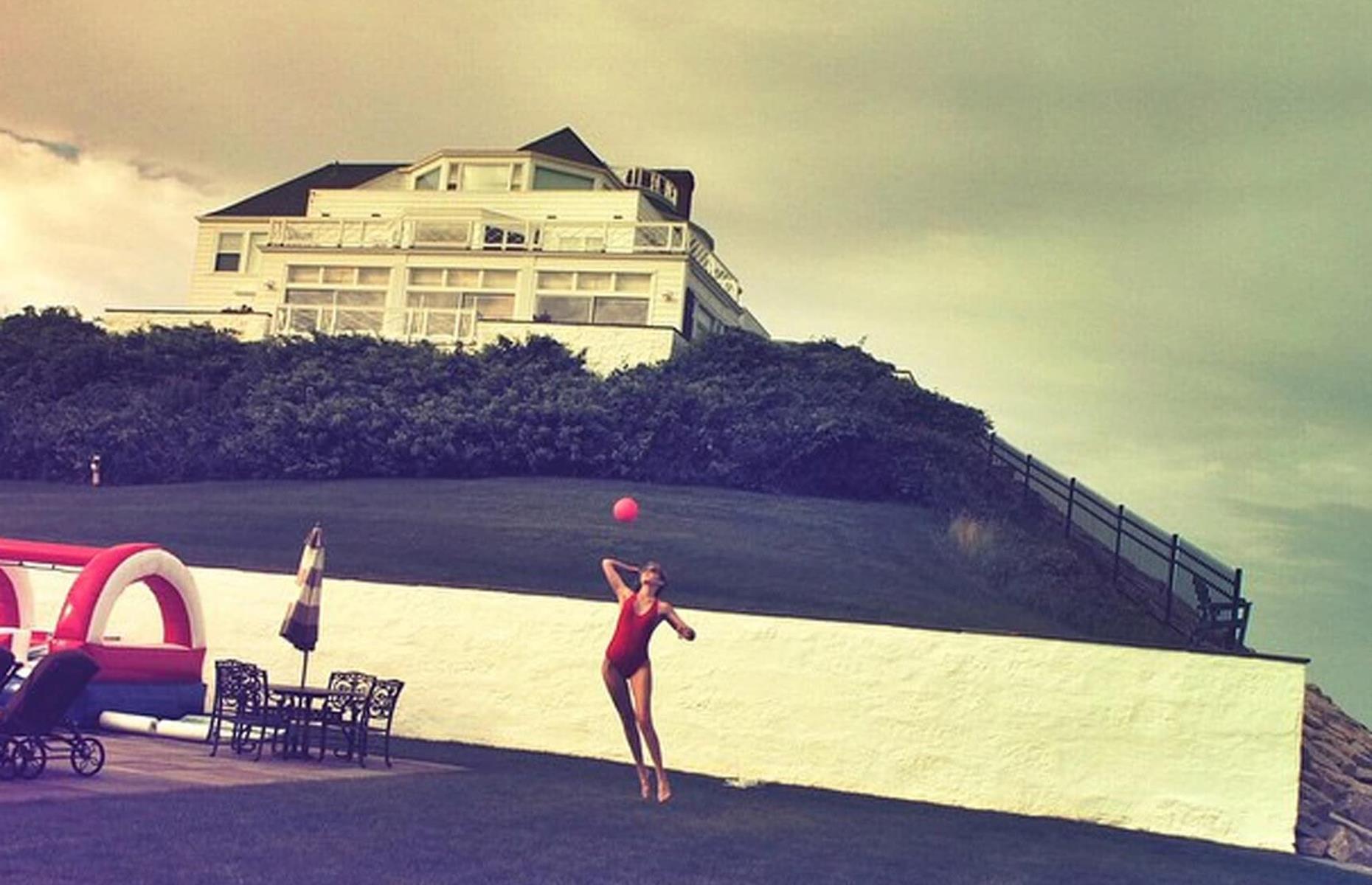 Taylor Swift's Rhode Island beach mansion