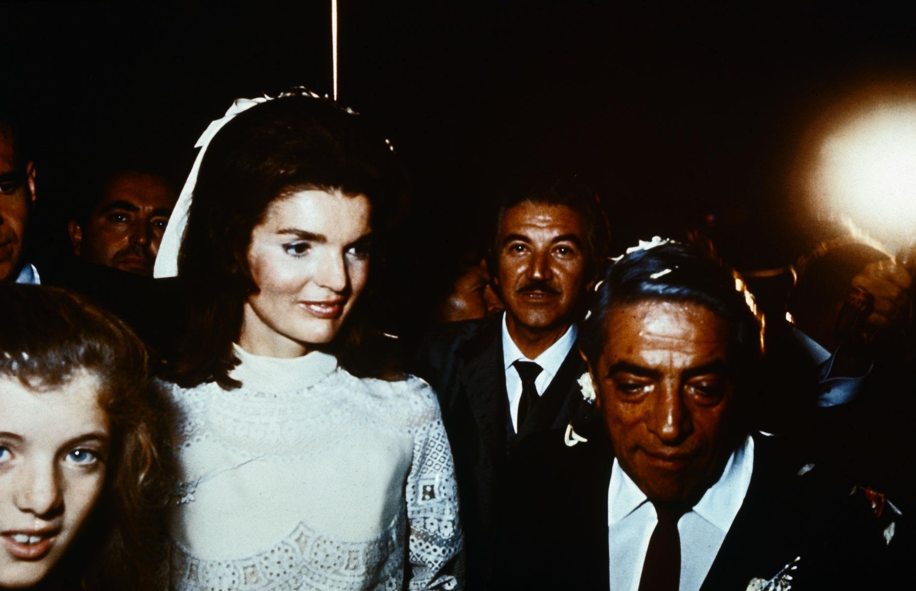Jackie marries Aristotle Onassis