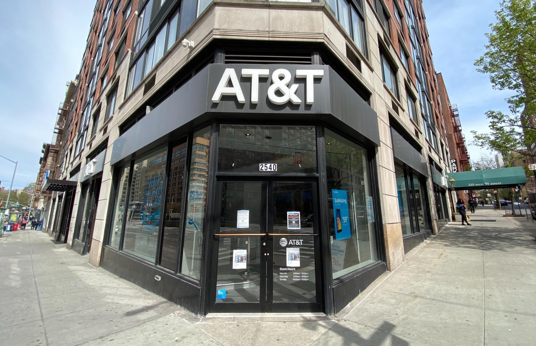 AT&T: 250 stores 