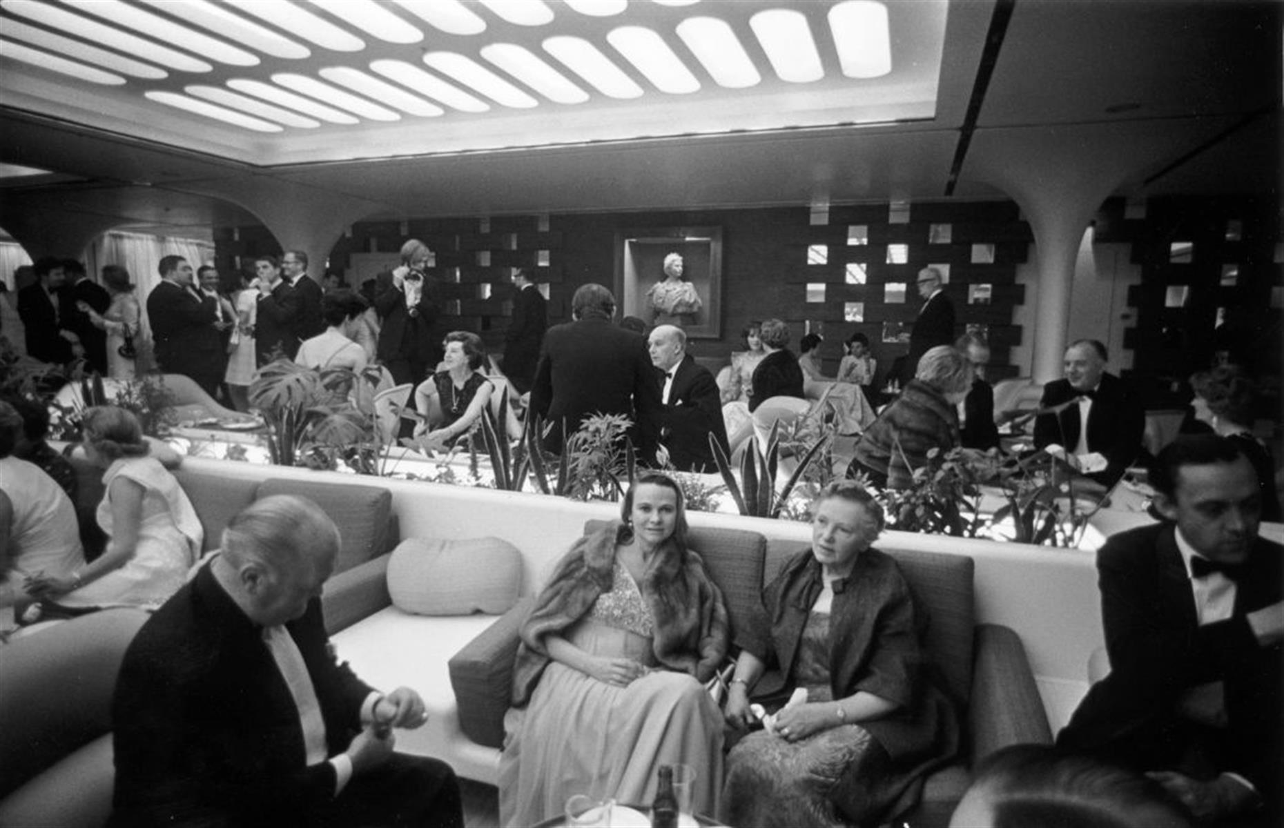 1969: QE2's VIP lounge