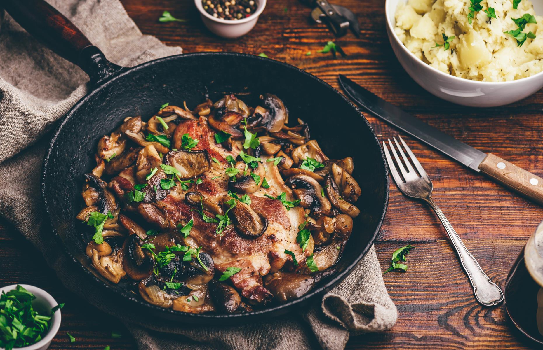 Pork escalopes with mushrooms
