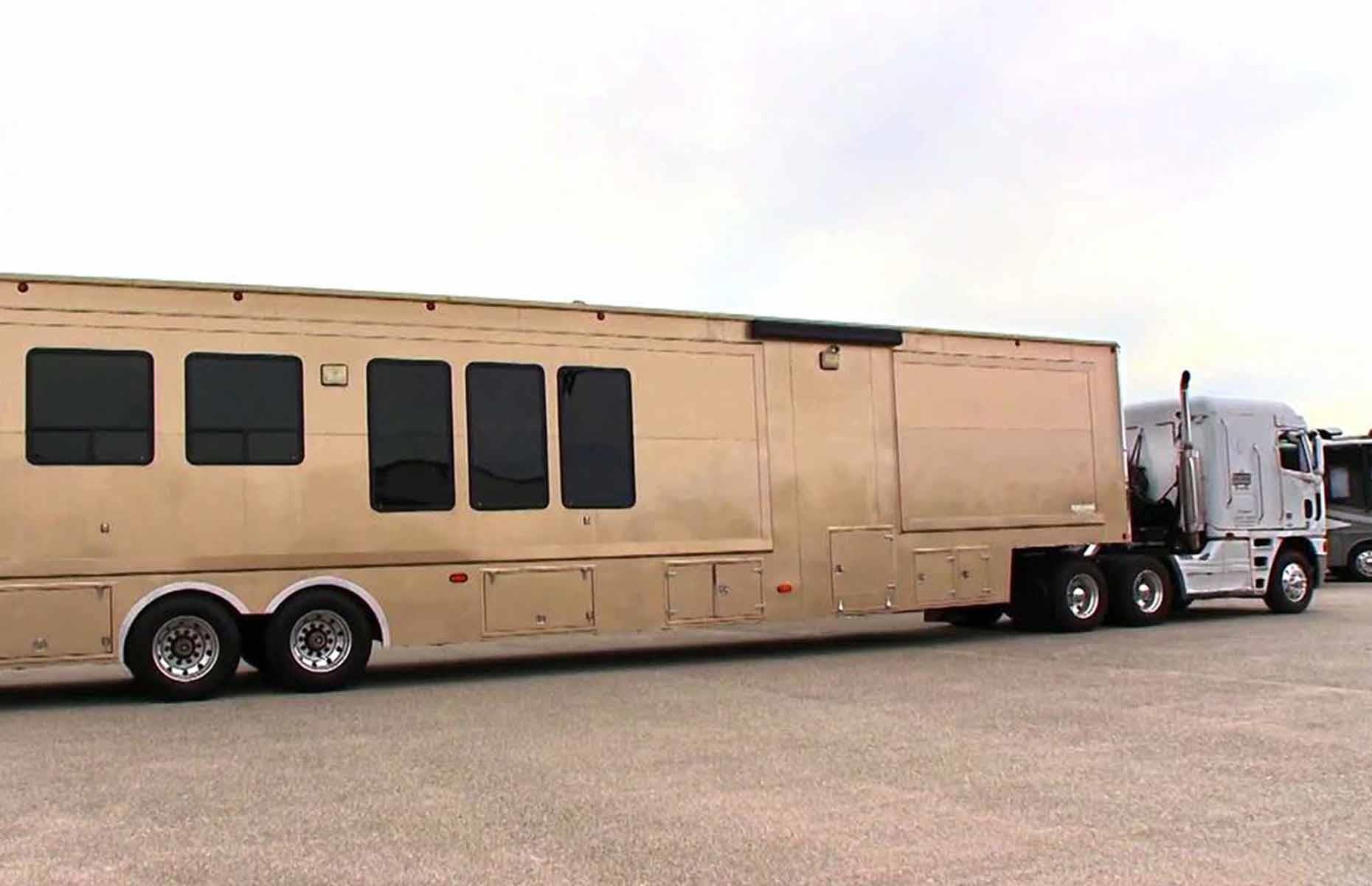 Leonardo DiCaprio's motorhome mansion