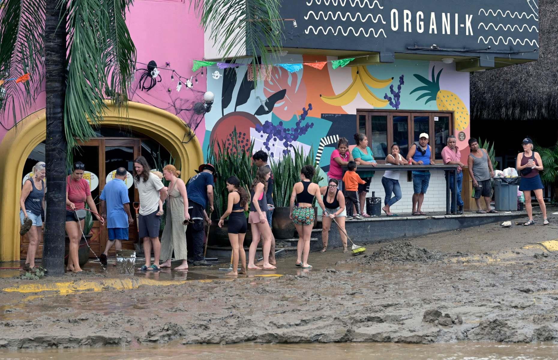 October: Hurricane Roslyn, Mexico
