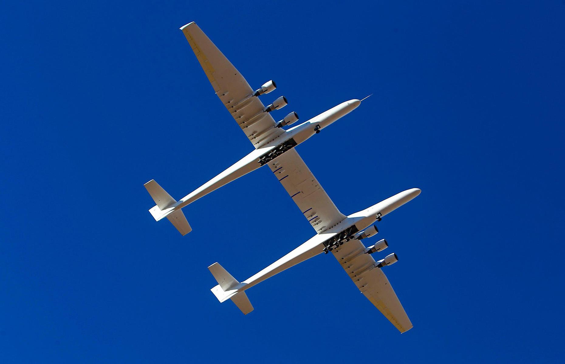 Stratolaunch: 385 feet