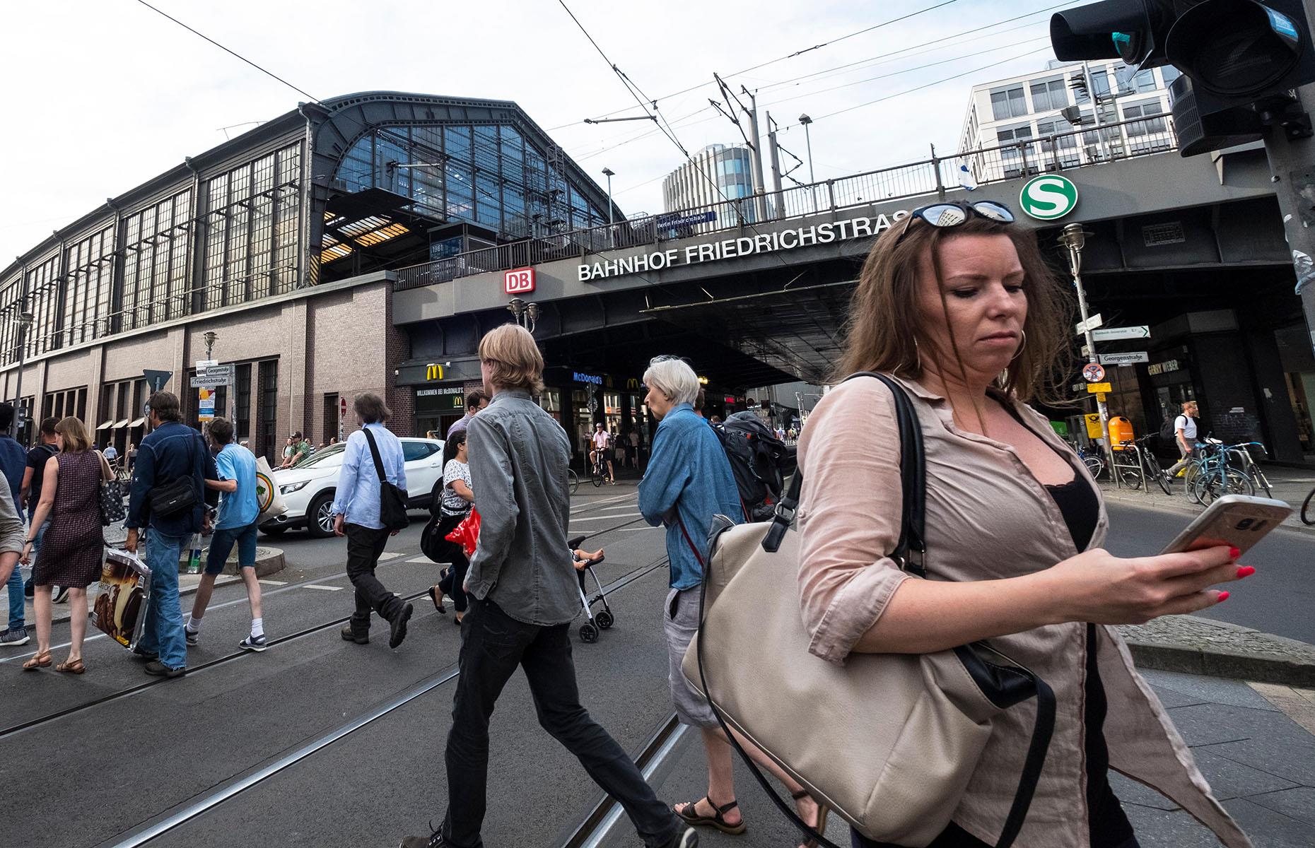 Germany, Gini income index score: 32.4