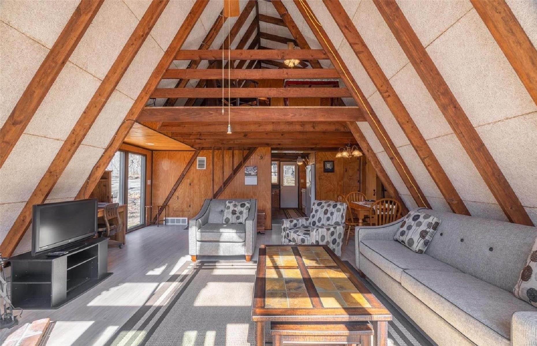 Unique A-frame, Missouri, USA: £265,800 ($350k) 