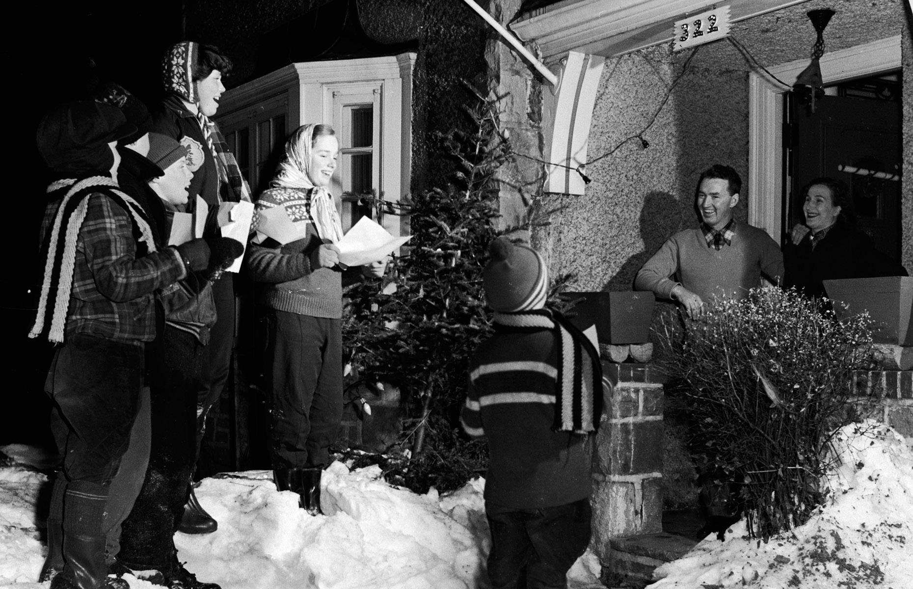1950s: neighbourly carol singing