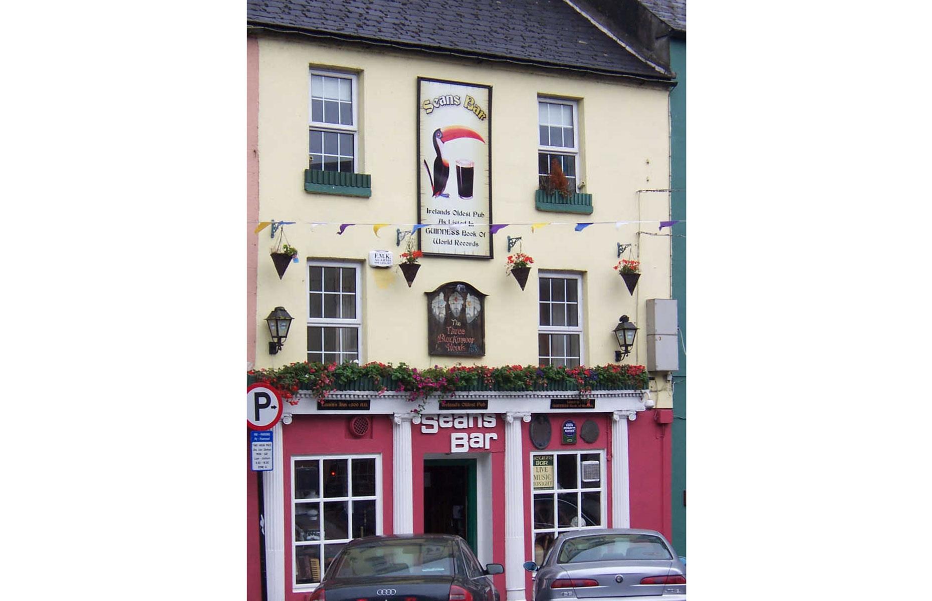 Sean's Bar, Ireland: est. 900