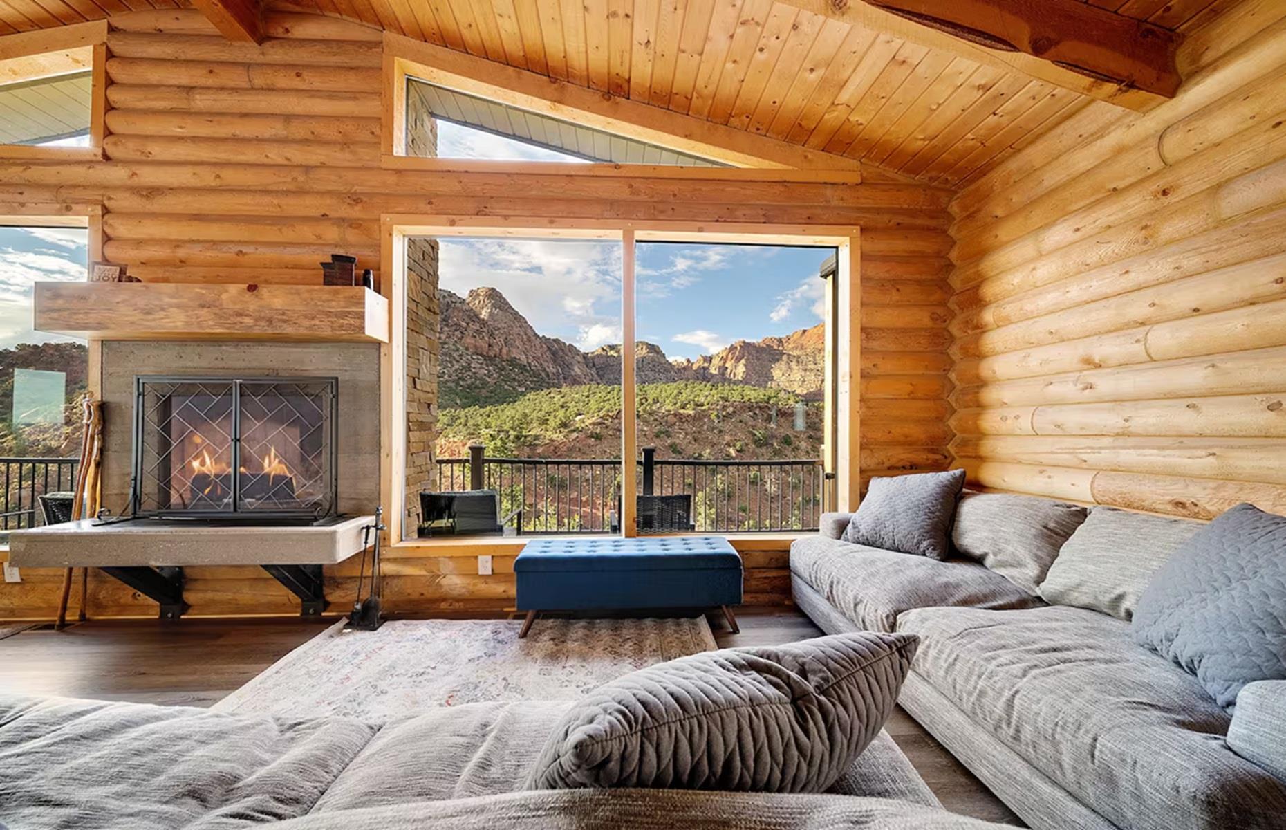 Mountaintop lodge, Utah, USA