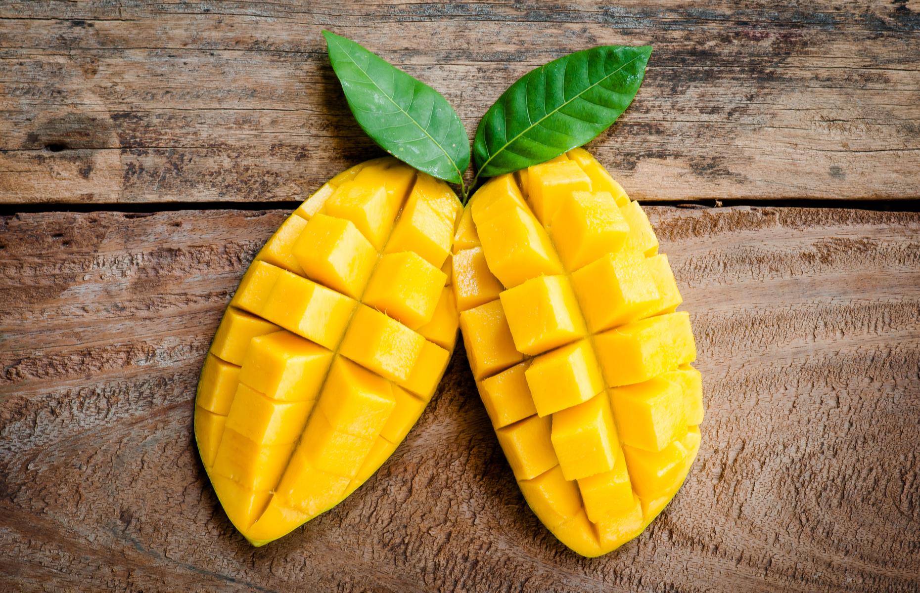 Mango drizzled with lime juice (40 calories per half mango)