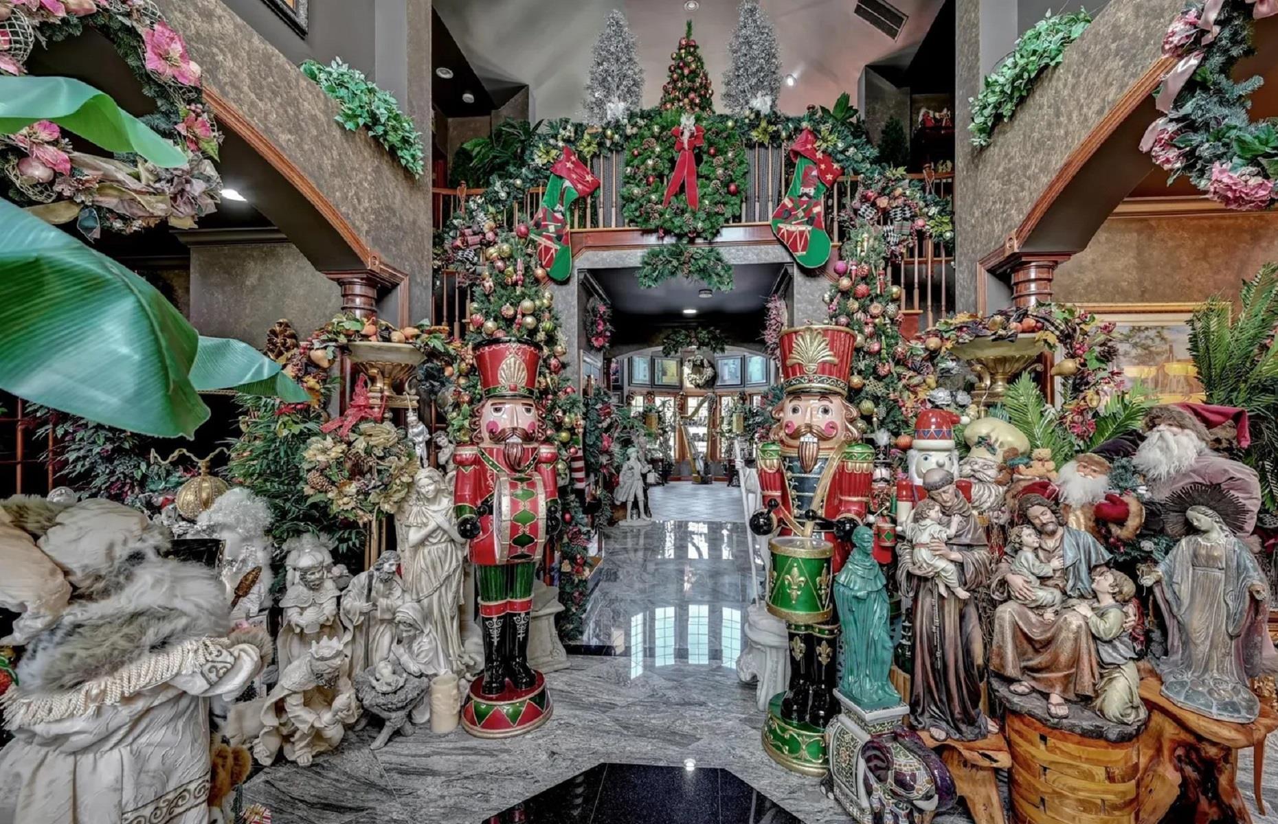 Christmas grotto house, New Jersey, USA