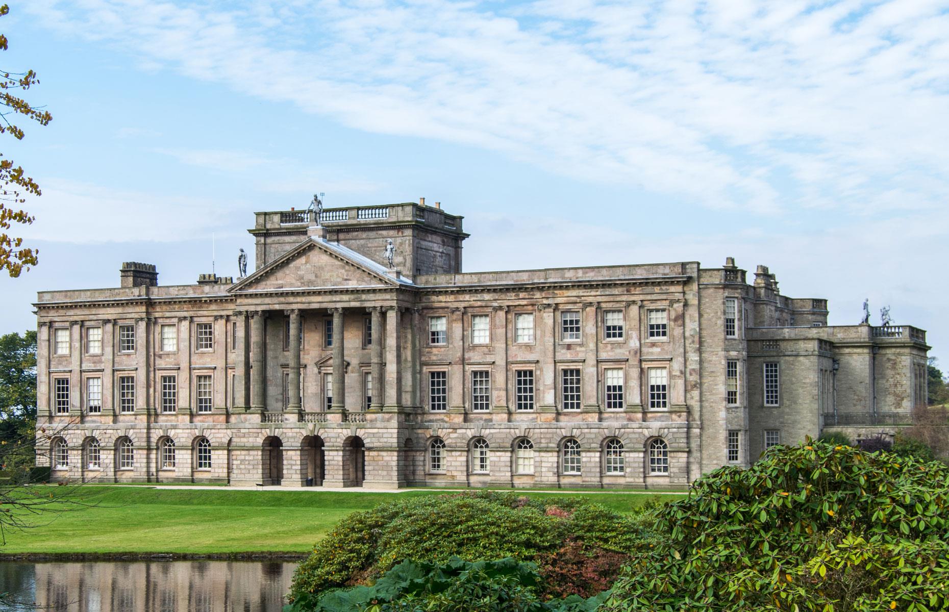 Die Vorlage: Südfassade von Lyme Park, Cheshire, Großbritannien