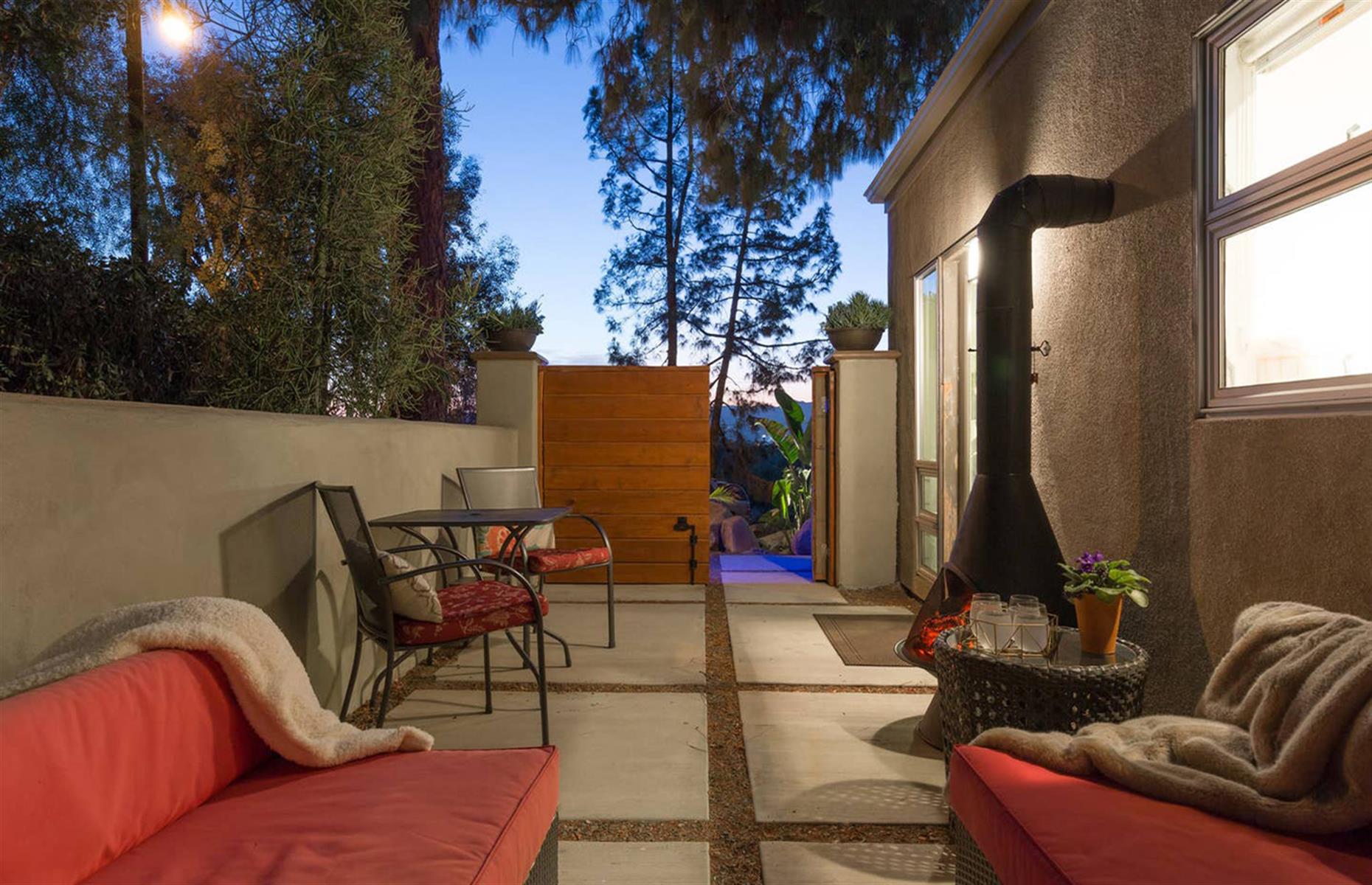 California: private suite, Riverside