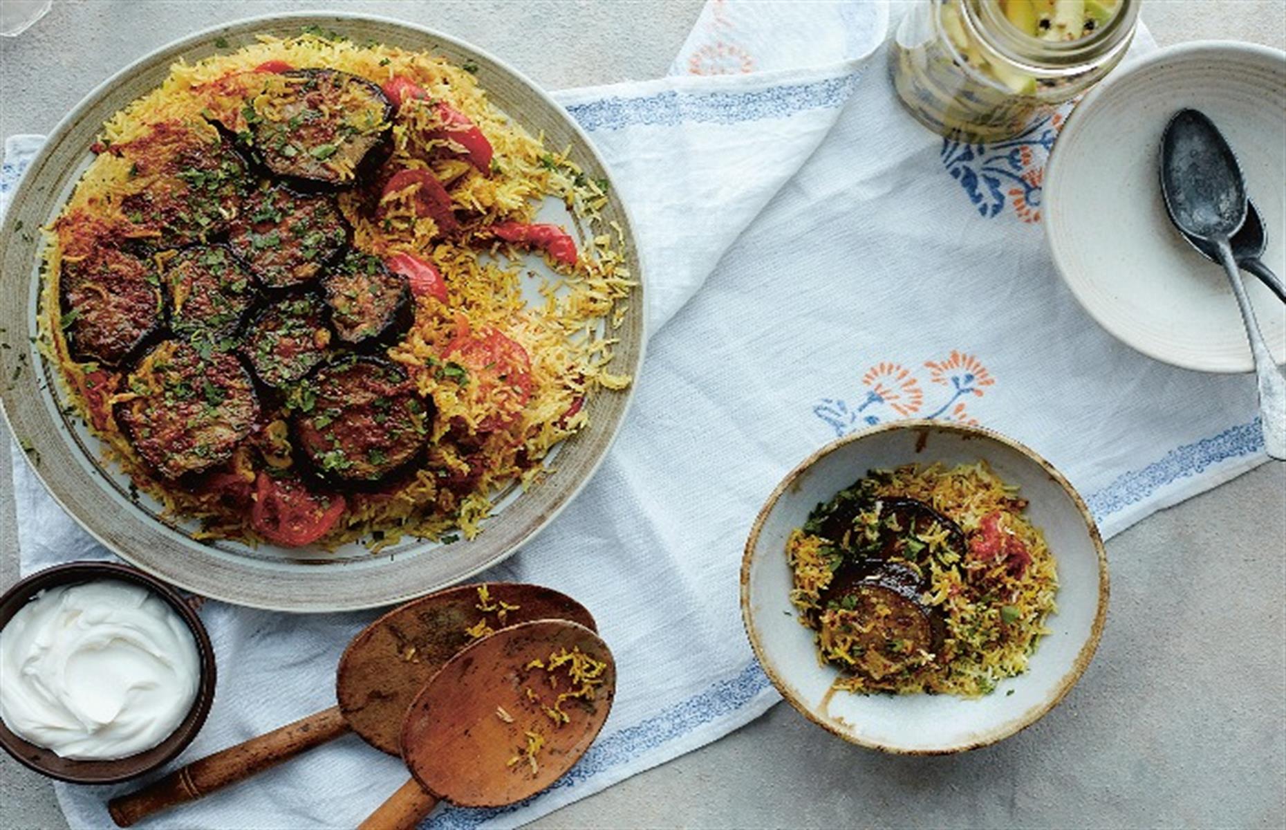 Maqloubeh with aubergines and peppers