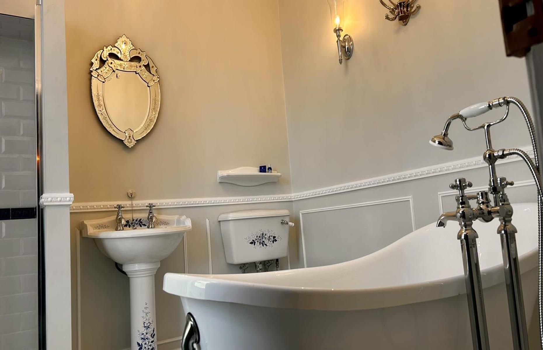 After: 400 Suite bathroom