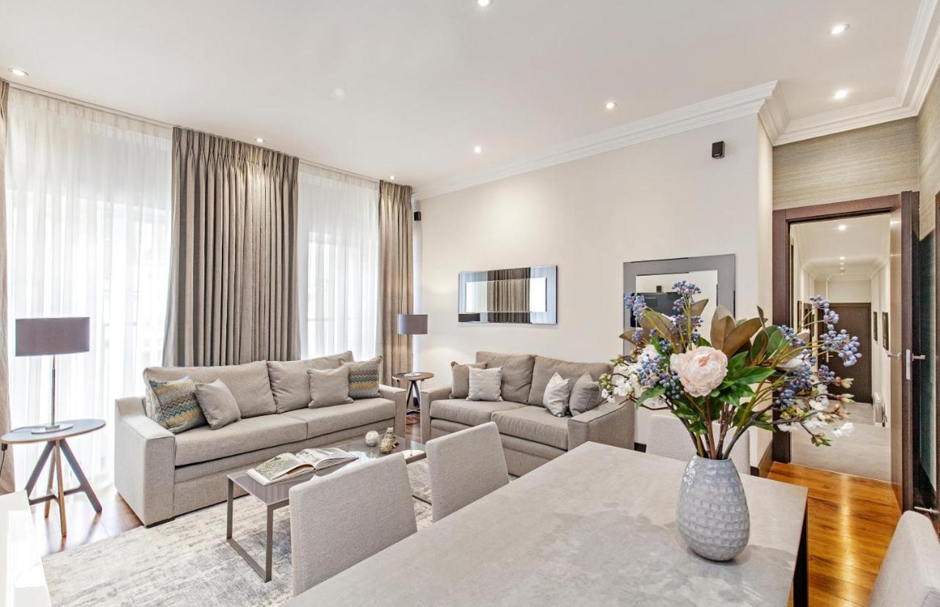 24. 130 Queen's Gate Apartments, London, England