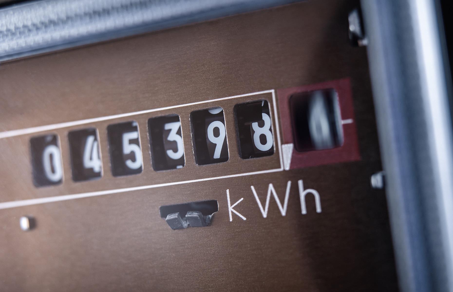 Take water and gas/electricity meter readings